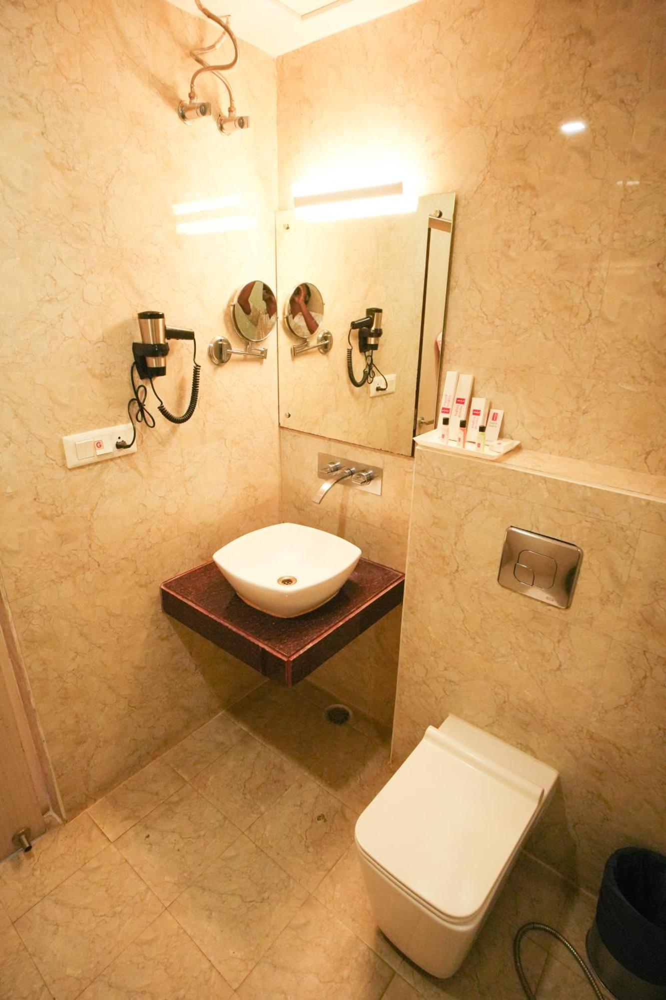 Imperial Heights Hotel เดฟการ์ ภายนอก รูปภาพ