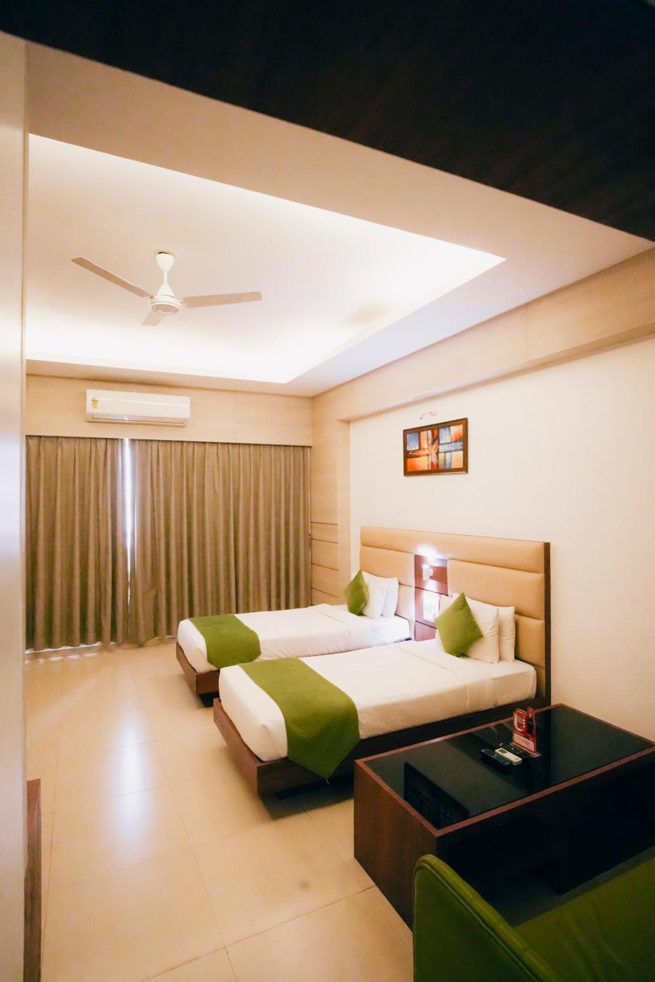 Imperial Heights Hotel เดฟการ์ ภายนอก รูปภาพ