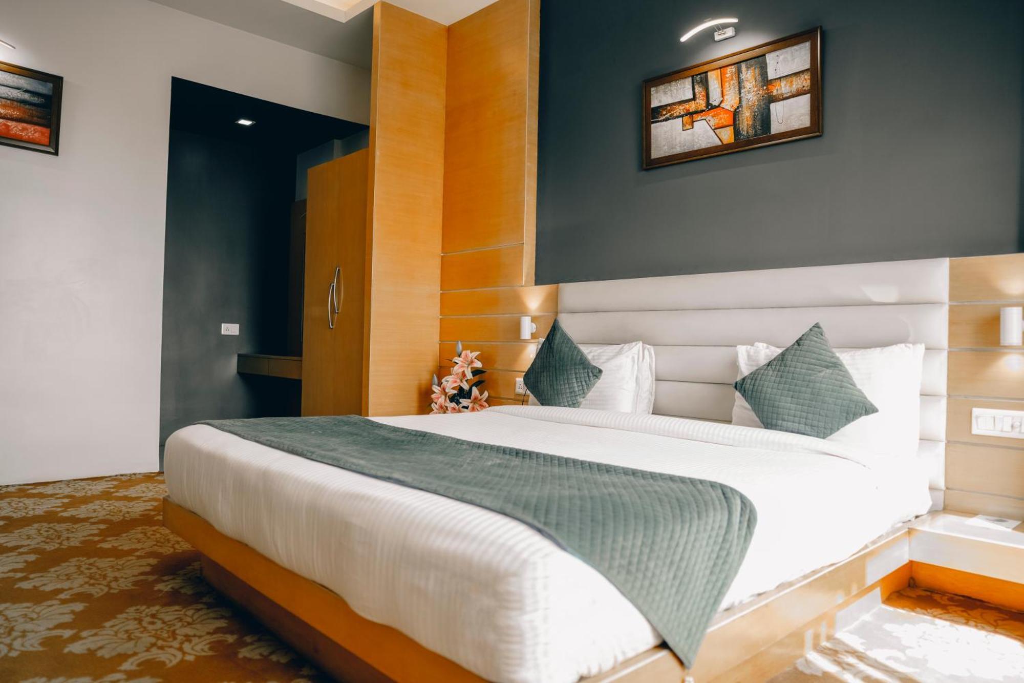 Imperial Heights Hotel เดฟการ์ ภายนอก รูปภาพ